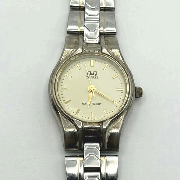 Vintage Silver Q&Q Watch - Picture 2 of 4